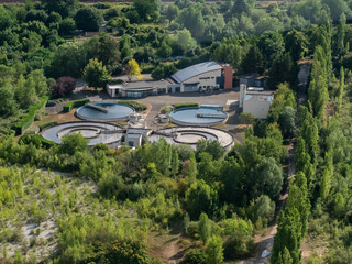 vue aérienne d'une usine de traitement de l'eau à Verneuil sur Seine dans les Yvelines en France