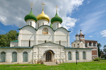 Fototapeta na wymiar Spaso-Evfimiev monastery in Suzdal. Spaso-Preobrazhensky Cathedral. The Golden ring of Russia
