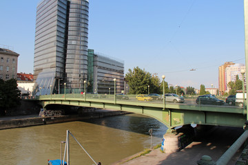 Obraz premium danube river - vienna - austria