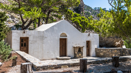 Fototapeta na wymiar Greek Orthodox Church in the mountains of Crete