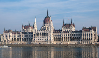 Fototapeta na wymiar View on the Parliamant next to the Danube, Budapest 2