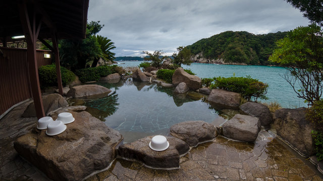 那智勝浦の旅館の露天風呂の風景