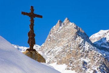 Commemorative cross in the mountains near Degioz, Gran Paradiso NP, Valsavarenche, Aosta valley,...