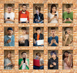 Obraz premium Group of happy young caucasian people using gadgets together. Sharing a news, photos or videos from smartphones, reading articles or playing games and having fun. Social media, modern technologies.