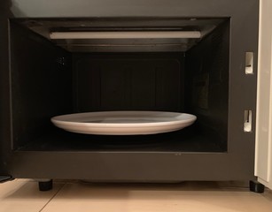 電子レンジの庫内
