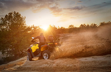 Fototapeta premium Racing powerful quad bike on the difficult sand in the summer.
