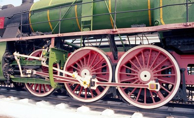 wheels of old steam locomotive