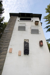 Hotel für Insekten, Vögel und Fledermäuse