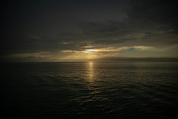 Naklejka premium Claroscuro sunset