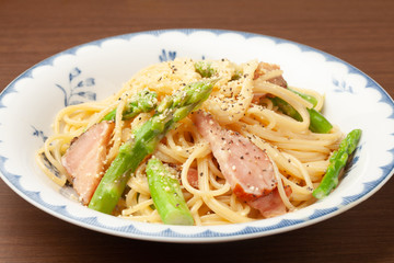 アスパラとバーコンのクリームチーズパスタ