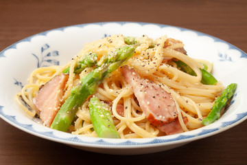 アスパラとバーコンのクリームチーズパスタ