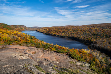 Lake of the Clouds scenic overlook in fall, at the Porcupine Mountains in Michigan