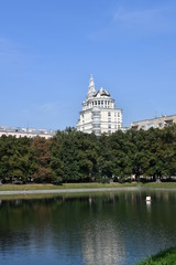 Fototapeta premium view of the city pond