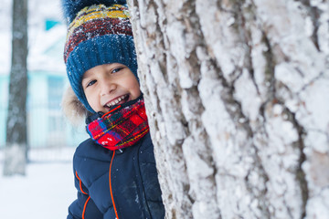 Boy played in the winter on the street