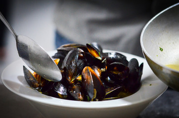 saute sheels dish with fresh garlic & parsley