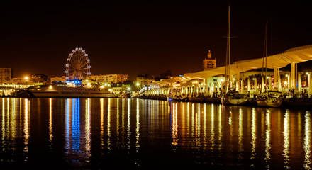 Obraz premium Malaga port promenade Muelle Uno at Malaga city