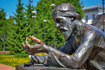 Fototapeta na wymiar Sculpture of a blacksmith in Kostroma city