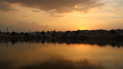 Obraz premium sunset over lake