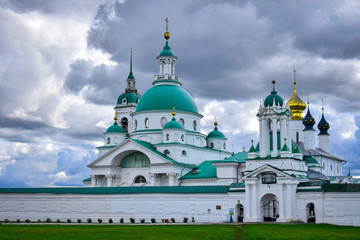 Fototapeta na wymiar Modern architecture of the Spaso-Yakovlevsky Monastery in Rostov