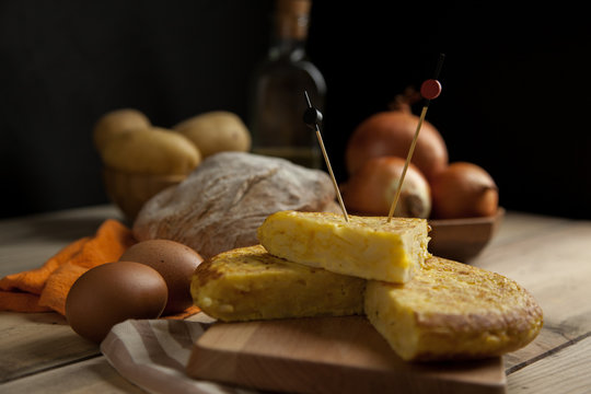 Tortilla espa&ntilde;ola con patata y huevo, gastronom&iacute;a espa&ntilde;ola