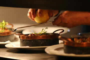 finalização com raspas de limão