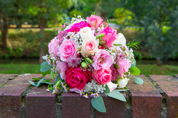 Hübscher Blumenstrauß mit Herbstblumen