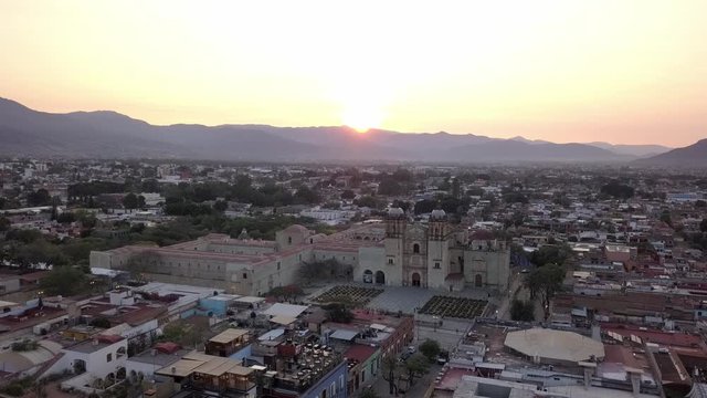 Amanecer en Oaxaca con la Iglesia de Santo Domingo