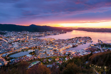 Fototapeta na wymiar Beautiful view of Bergen city at twilight