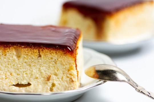 Sponge cake with milk and caramel topping