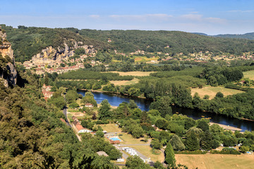 Fototapeta na wymiar Panoramic view of La Roque-Gageac and surroundings from Marqueyssac gardens. Dordogne, France.