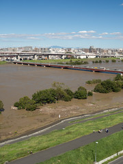 Fototapeta premium 台風で増水した荒川 足立区西新井橋付近