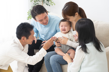 家族　育児　子育て