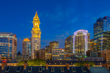 Obraz premium Boston Custom House and Financial District skyline at night, Boston, Massachusetts, USA.