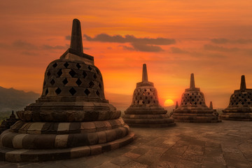 Sonnenuntergang beim Tempel