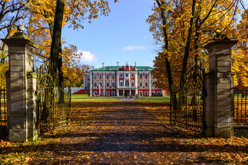 View to Kadriorg palace from park