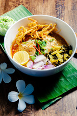 Khao Soi Chicken, a Thai food that is widely popular in the north along with the side dishes.