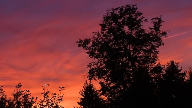 Feurige Abendstimmung  - verursacht durch die untergehende Sonne