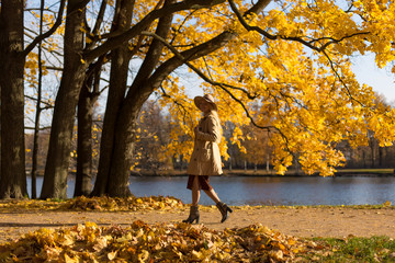 Model at autumn in park 