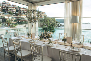 Table setting and decoration for a ceremony or celebration.