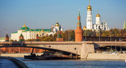 Obraz premium Moscow, Russia, Kremlin embankment. The embankment runs along the Moskva river past the southern wall of the Kremlin with seven towers.