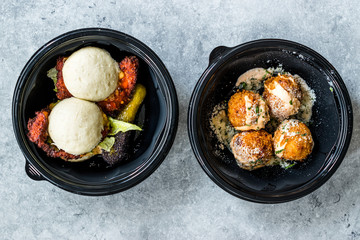 Take Away Gua Bao Burger and Mac and Cheese Bites Macaroni Balls in Plastic Plate Box Package / Container.