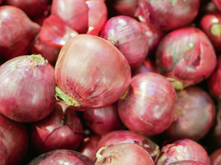 red onions in a shop window. close-up. Red onions on the shop window among other vegetables