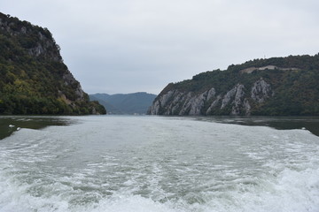 Fototapeta na wymiar Danube Boilers Gorge images from boat 