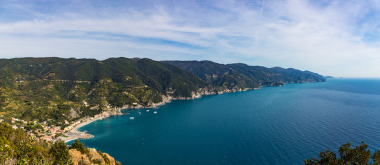 Obraz premium Panorama der Küstenlandschaft von Cinque Terre, Ligurien in Italien