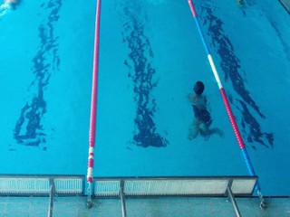 Fototapeta na wymiar swimming in pool