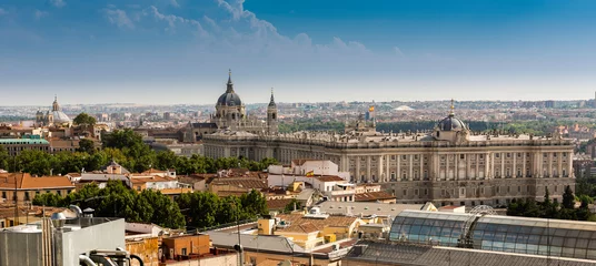 Foto op Plexiglas View of the Almundena Cathedral, the Royal Palace and the Madrid skyline  © Alan Smithers
