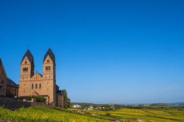 Die Abtei St. Hildegard bei R&uuml;desheim/Deutschland im Herbst