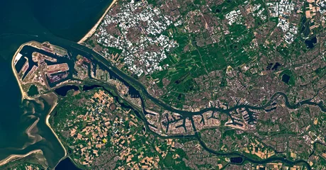 Rolgordijnen Satellietfoto van de haven van Rotterdam, Nederland. Bevat gewijzigde Copernicus Sentinel-gegevens 2018. © Christian Pauschert