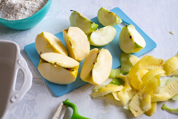 Apple dump cake preparation