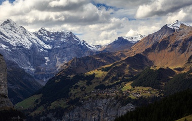 Fototapeta na wymiar Jungfraumassiv mit Lautebrunnental im Berner Oberland / Jungfrau mountain with Lauterbrunnen valley in Bernese Oberland